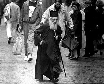 Патриарх Сербский Павел на улицах Белграда. Фото с сайта sedmitza.ru