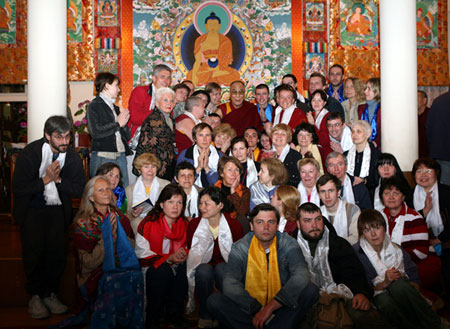 Далай-лама с группой паломников из России