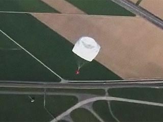 В Швейцарии опробован парашют, воссозданный по рисункам Леонардо да Винчи 