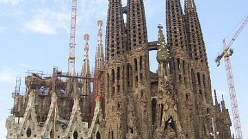 Строители собора в Барселоне искажают проект Гауди, считают архитекторы 