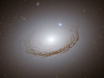  NGC 7049,   