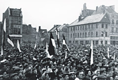 Во время выступлений против коммунистического режима. Польша, 1956 