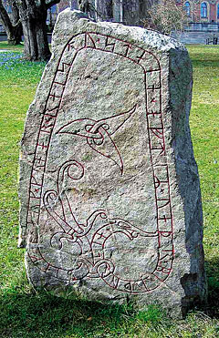 Рунический камень в парке университета Упсала (Швеция)