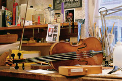 В скрипичной мастерской