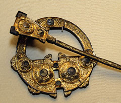 Кельтская серебряная фибула. Ирландия. VIII век