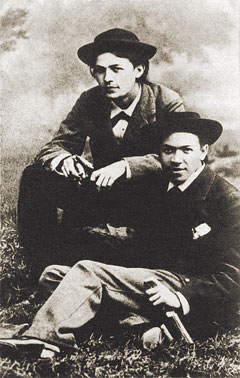 Антон со своим старшим братом Николаем, художником. 1884