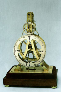 Часы оригинальной конструкции, спроектированные Франклином.