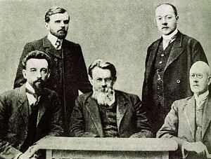 Владимир Вернадский с учениками и коллегами