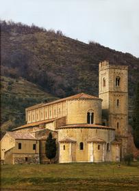 Бенедиктинский монастырь Сант Антимо в Тоскане. Романский стиль