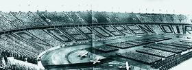 Ликующая толпа на Олимпийском стадионе Берлина приветствует Адольфа Гитлера, скандируя Wir gehoeren Dir (Мы принадлежим тебе). Август 1936