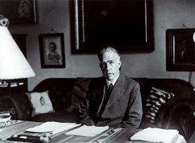 Нильс Бор в своем кабинете. Копенгаген. 1935 