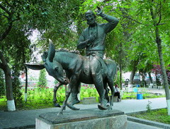Памятник Ходже Насреддину в Бухаре (Узбекистан)