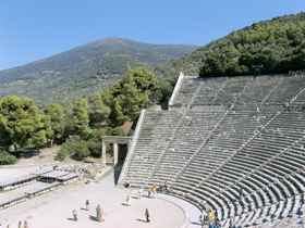 Греческий античный театр. Вид на театрон - зрительный зал