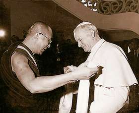 Встреча Далай-ламы XIV с Папой Римским Иоанном Павлом II