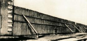 Ограда Омского острога, в который был сослан Федор Достоевский в 1850 году